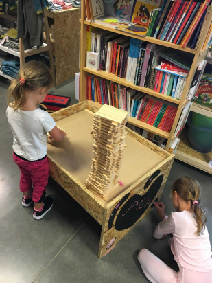 Table de jeux en bois + tableau