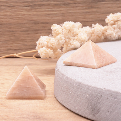 PYRAMIDE 15 À 25MM PIERRE DE LUNE ORANGÉE A