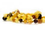 Collier d'ambre - bébé/enfant - Boules Multicolor BRUT NON POLIES avec fermoir Sécurité