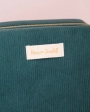 Trousse de toilette Charlotte en velours côtelé vert Petite Maison scarlette