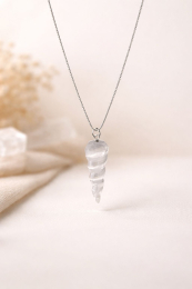 Chaîne Argent 925 carrés 0,8 mm 45 cm avec pendentif monolithe sélénite torsadé 3 cm – bijou pierre naturelle